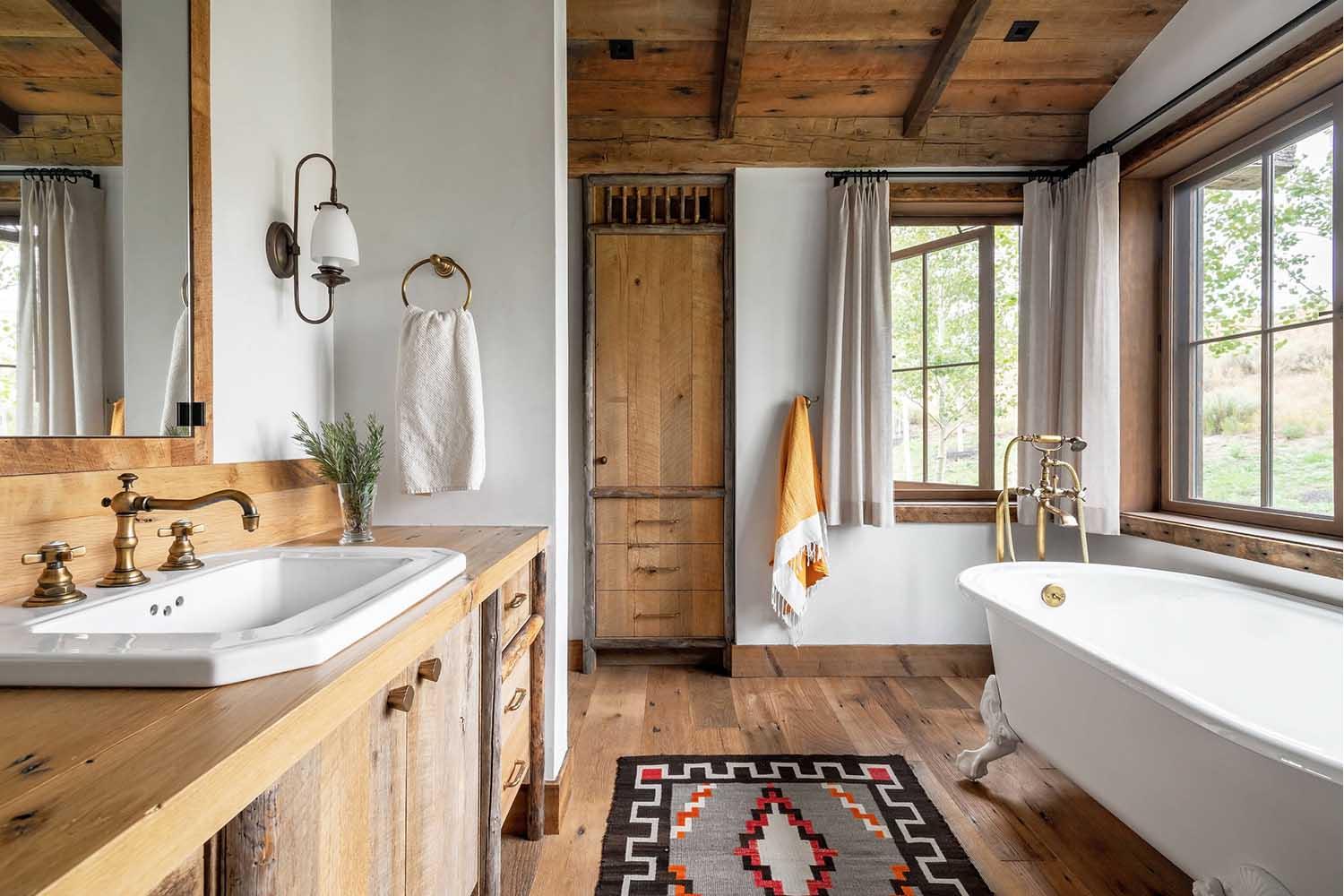 Natural light creates a bright farmhouse bathroom atmosphere, perfect for relaxation and rejuvenation