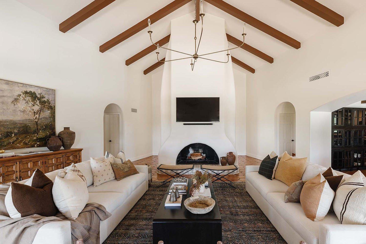 Southwestern ⁢Living Room: Earthy tones and⁤ textured textiles inspire a warm vibe