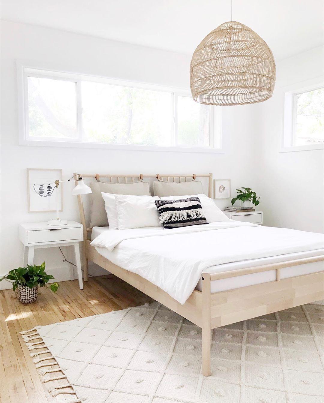 Neutral color⁣ palette⁢ enhances tranquility in a Minimalist Bedroom