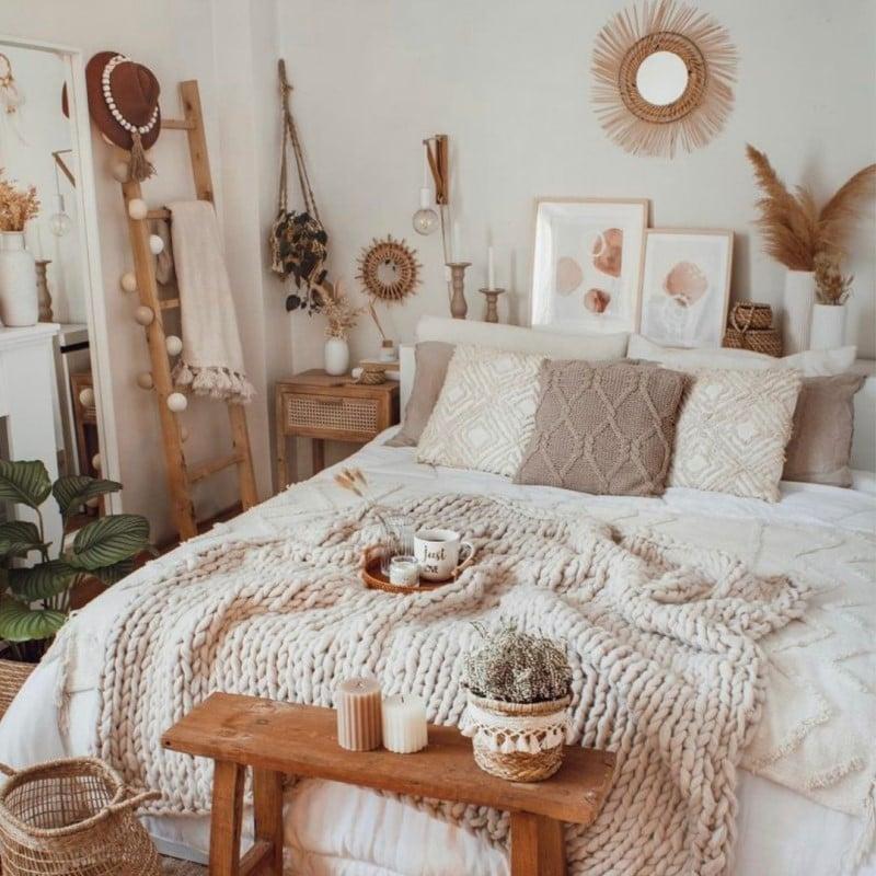 Bohemian ‍Vibes:⁣ A relaxed bedroom trend ⁢featuring eclectic decor for a free-spirited, inviting feel