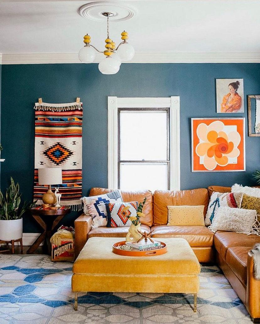 Mix vintage blue pieces for a charming eclectic‌ style