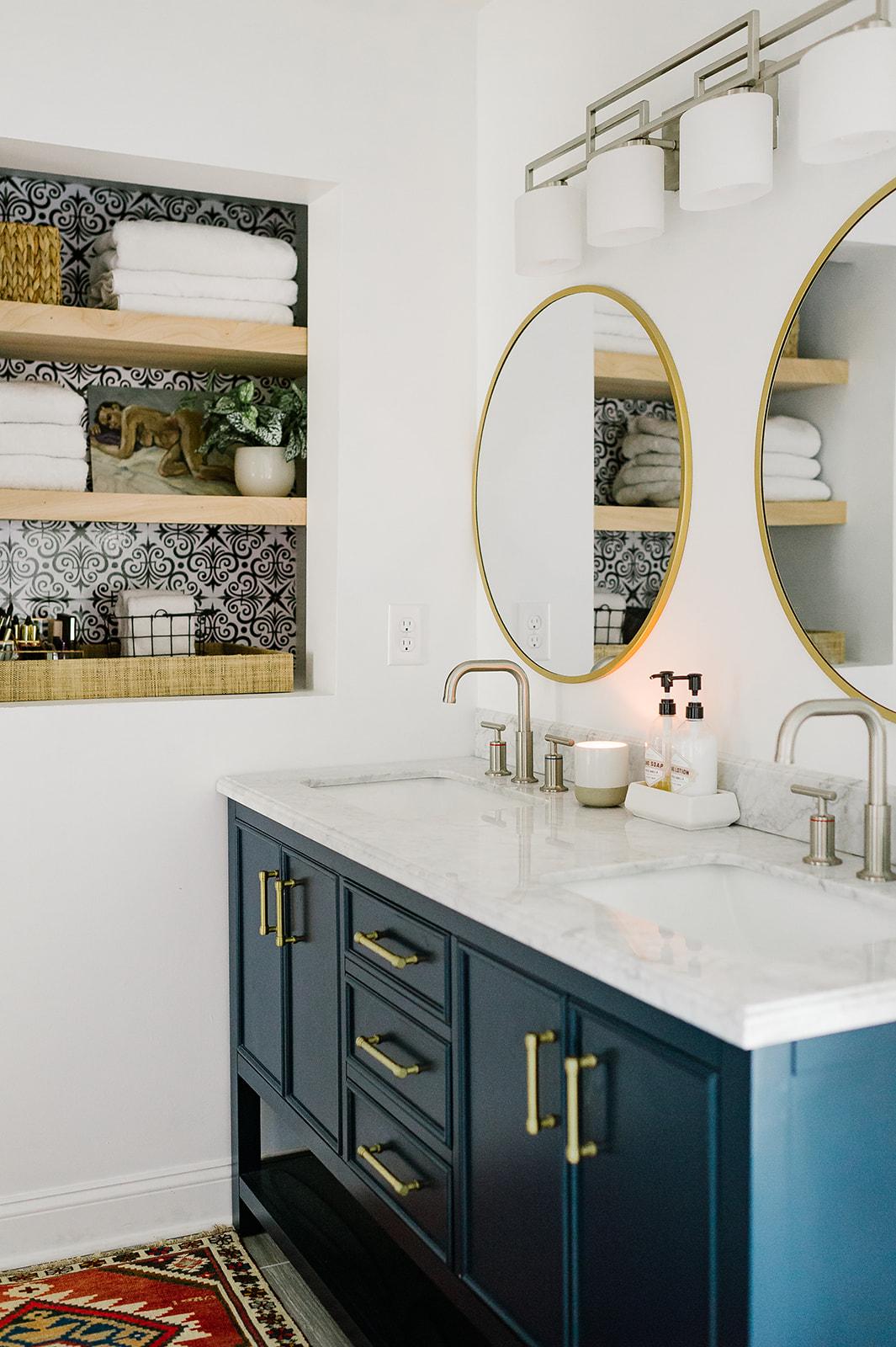 Experiment‍ with asymmetrical shelving‌ for a playful storage solution in your eclectic bathroom