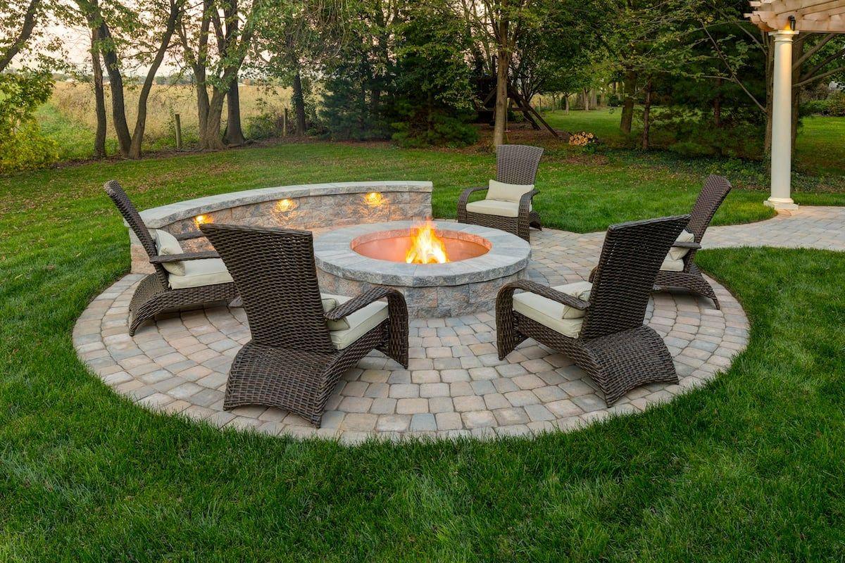 Create a cozy fire pit ​area in ‍your backyard