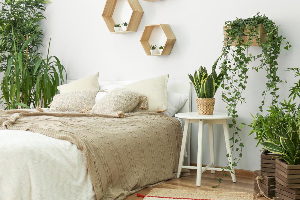 Urban Jungle Bedroom: Create a refreshing retreat with lush‌ indoor plants