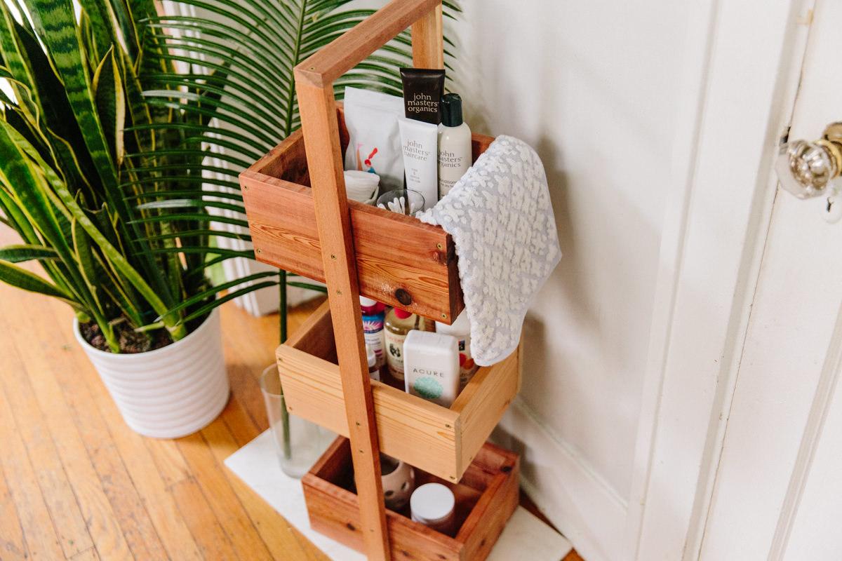 Add wooden accents like trays and containers for ‌easy organization in your wooden bathroom