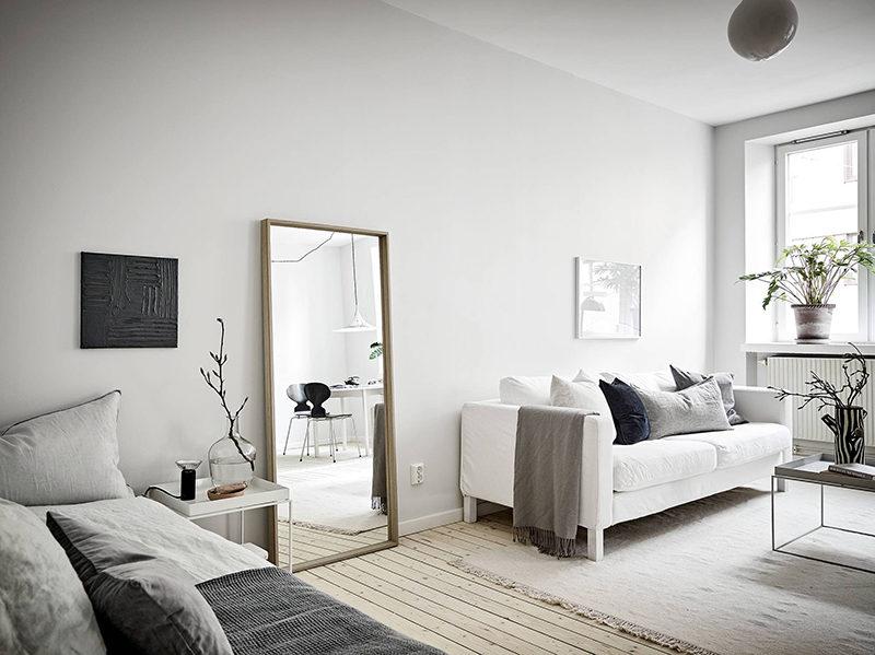 Use mirrors to ⁢create an illusion of space in your ⁤minimalist bedroom