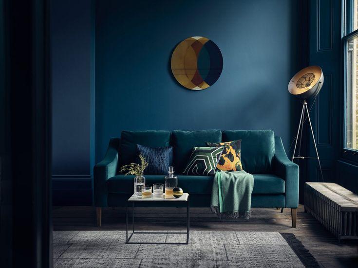 Opt ⁤for deep ⁣teal⁤ walls⁤ to enhance your blue living room vibe