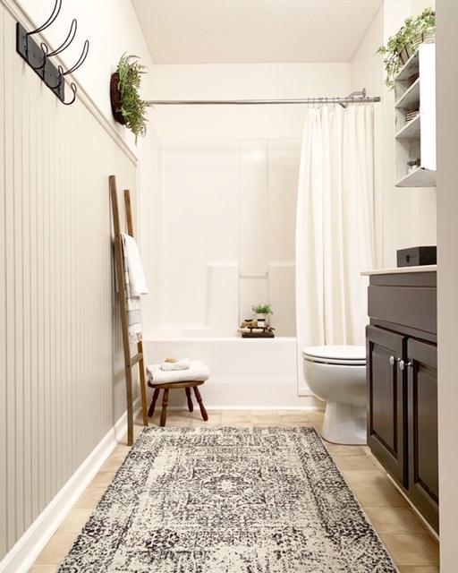 Install beadboard wainscoting for classic style in your Farmhouse ⁣Bathroom