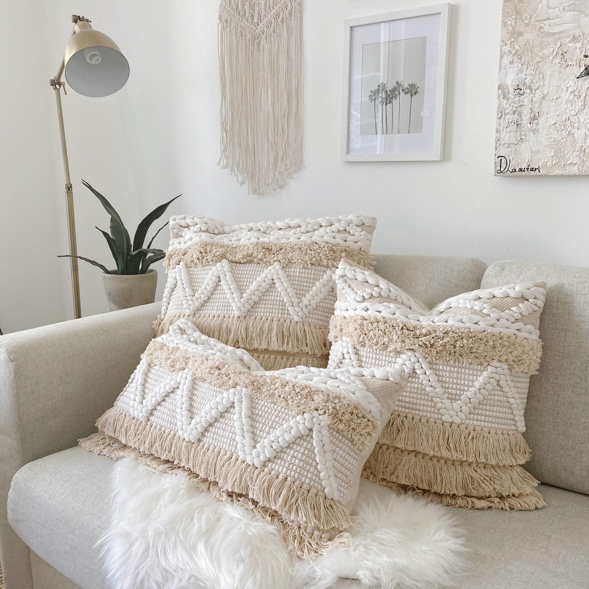 Use playful, colorful throw pillows to infuse‌ personality into your Boho Living Room