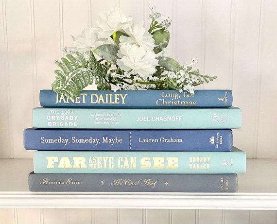 Decorate ‌with books⁢ that feature blue ‍covers for added character