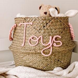 Use​ baskets for⁤ organized ​toy storage in⁣ a‍ small⁢ nursery