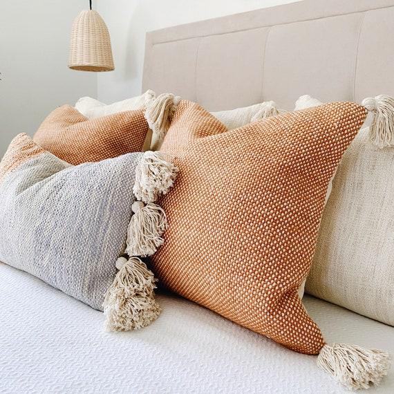 Curate a collection of⁣ unique cushions for⁤ added comfort in your ‍Boho Living Room