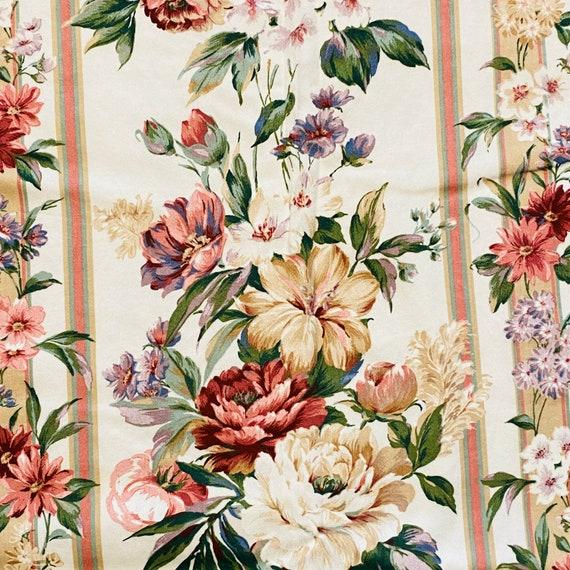 Choose timeless patterns like​ florals or stripes for upholstery in your vintage living‍ room