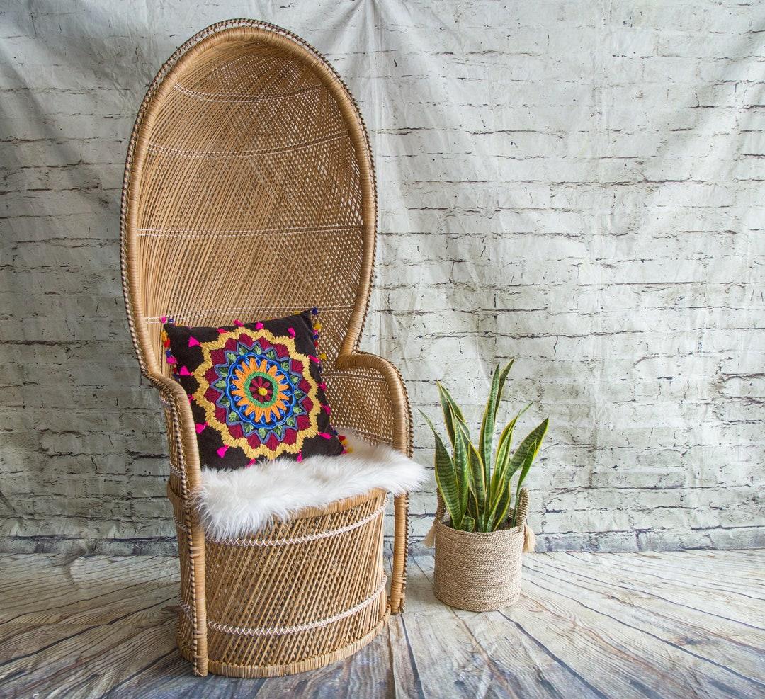 Incorporate a peacock​ chair for a statement ‍in your boho bathroom