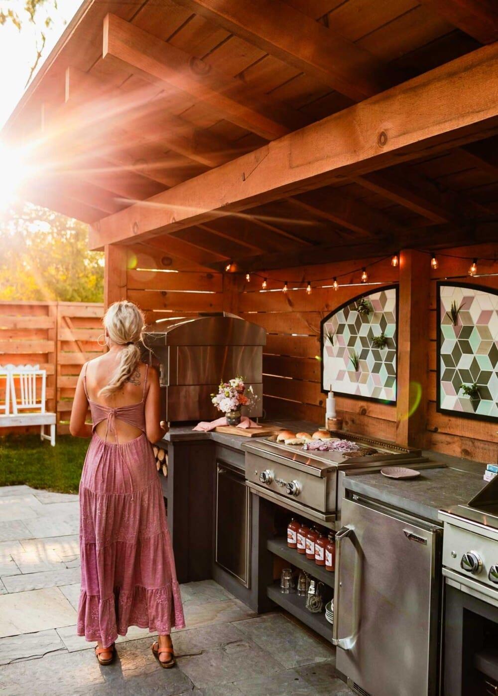 Install a ⁢stylish outdoor kitchen for al fresco backyard ​dining