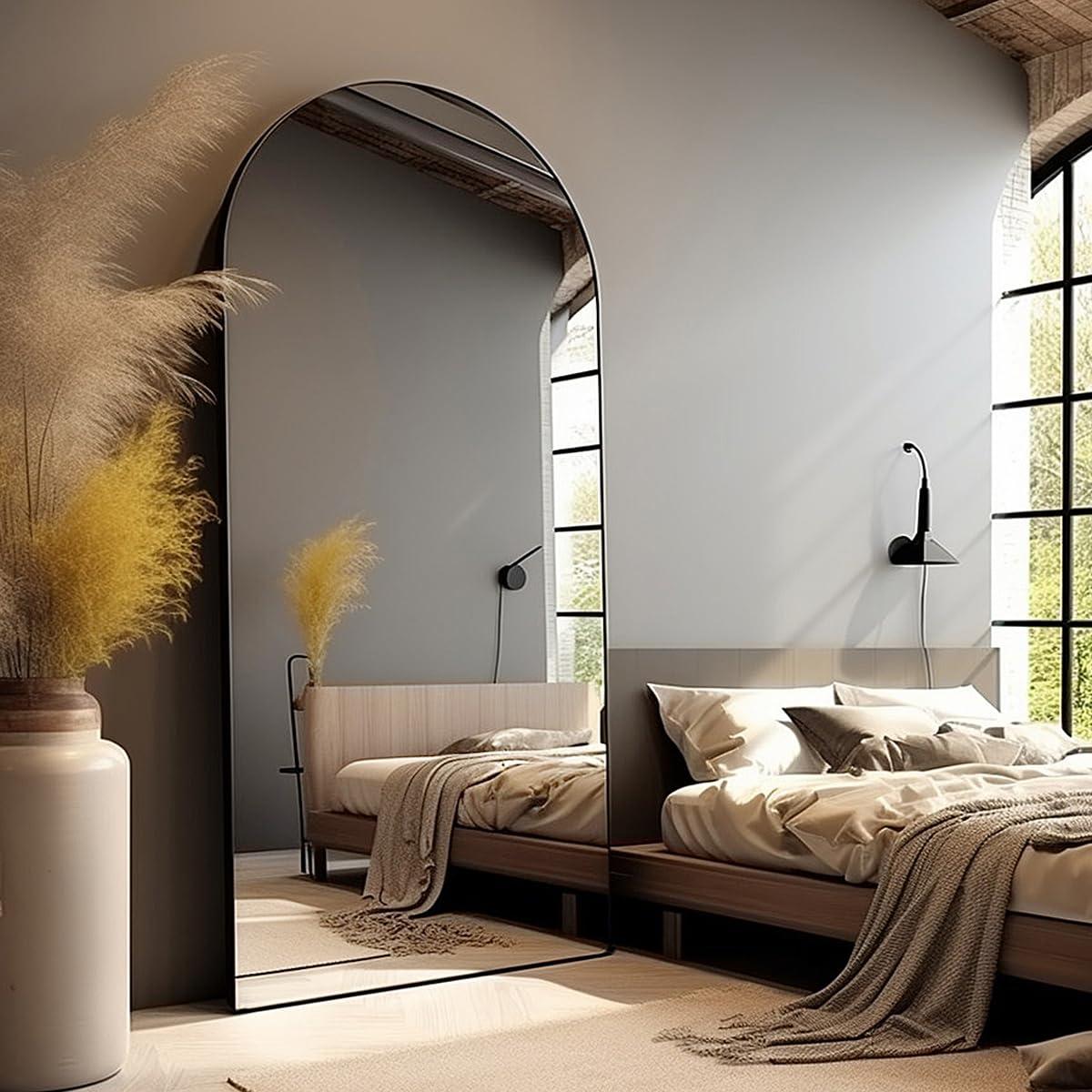 Choose an oversized ‍mirror for depth ⁢in ⁤your Minimalist Bedroom