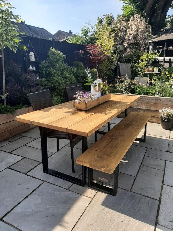 Use reclaimed wood⁤ for unique⁢ backyard ​furniture