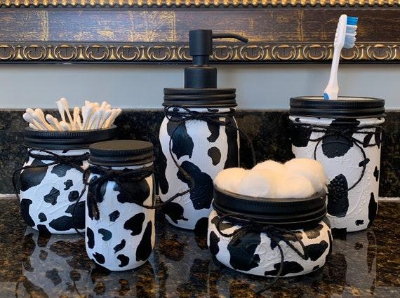 Utilize glass‍ jars for storing toiletries, adding charm to your⁤ eclectic ⁢bathroom