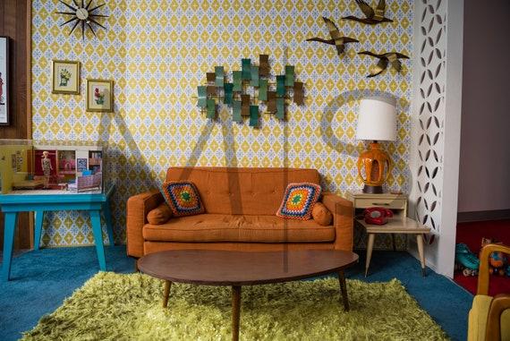 Use nostalgic patterns‍ in wallpaper or rugs to evoke a⁣ vintage living room ⁣feel