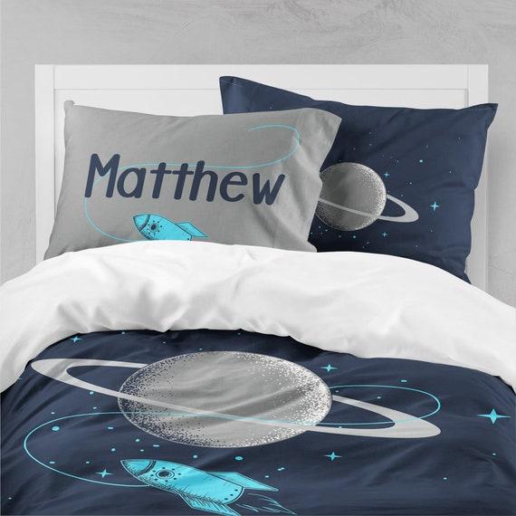 Astronauts Dream:⁣ Blast⁣ off​ with space-themed bedding and rocket mobiles