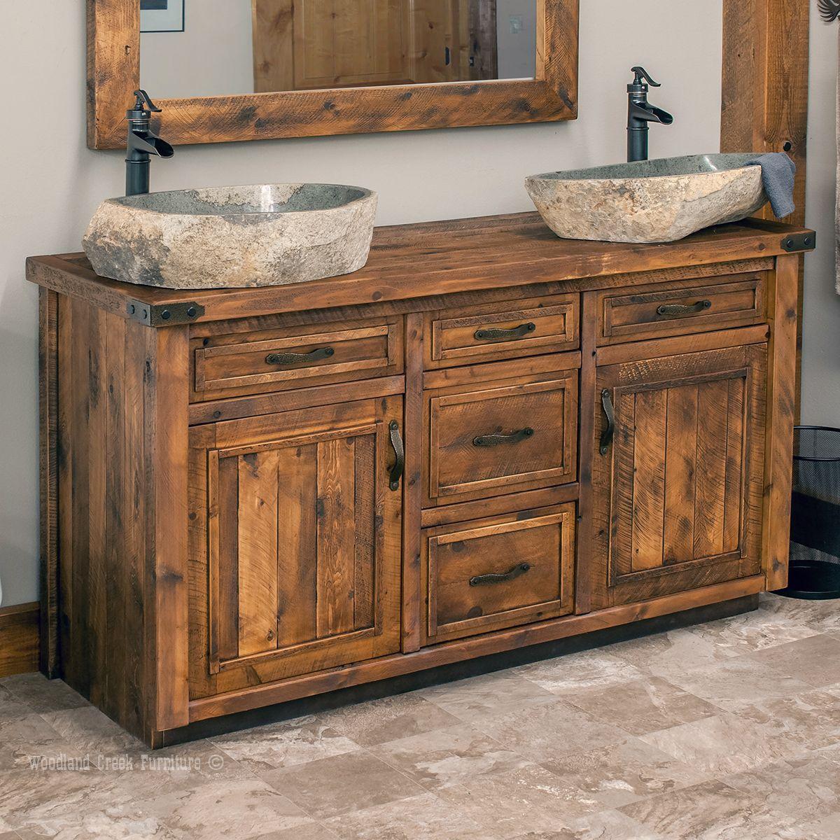 Embrace nature with a rustic wooden‍ bathroom boasting ⁣reclaimed wood accents and ⁣vintage fixtures