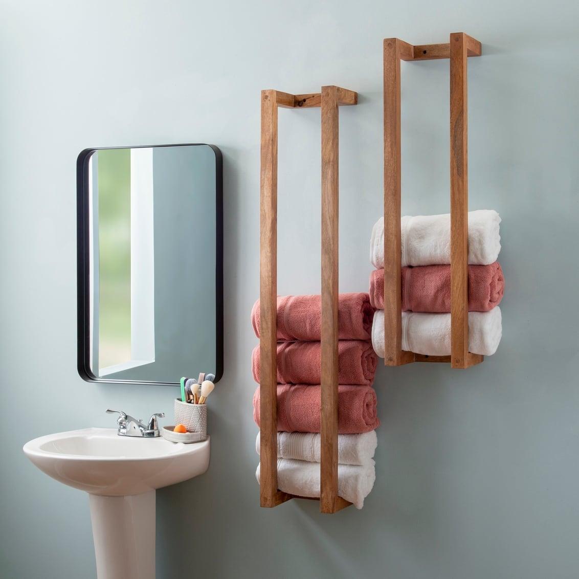 Add a wooden⁢ towel rack for convenience and elegance in your wooden bathroom