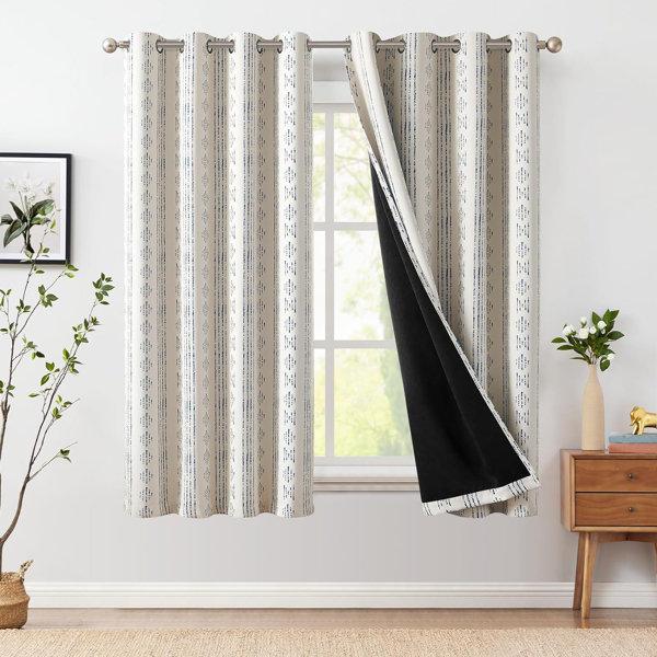 Hang curtains high to create the ​illusion of height⁣ in small ⁢nursery