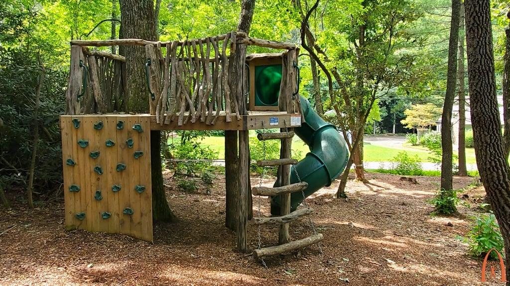 Create a backyard playground using⁤ natural materials for a rustic feel