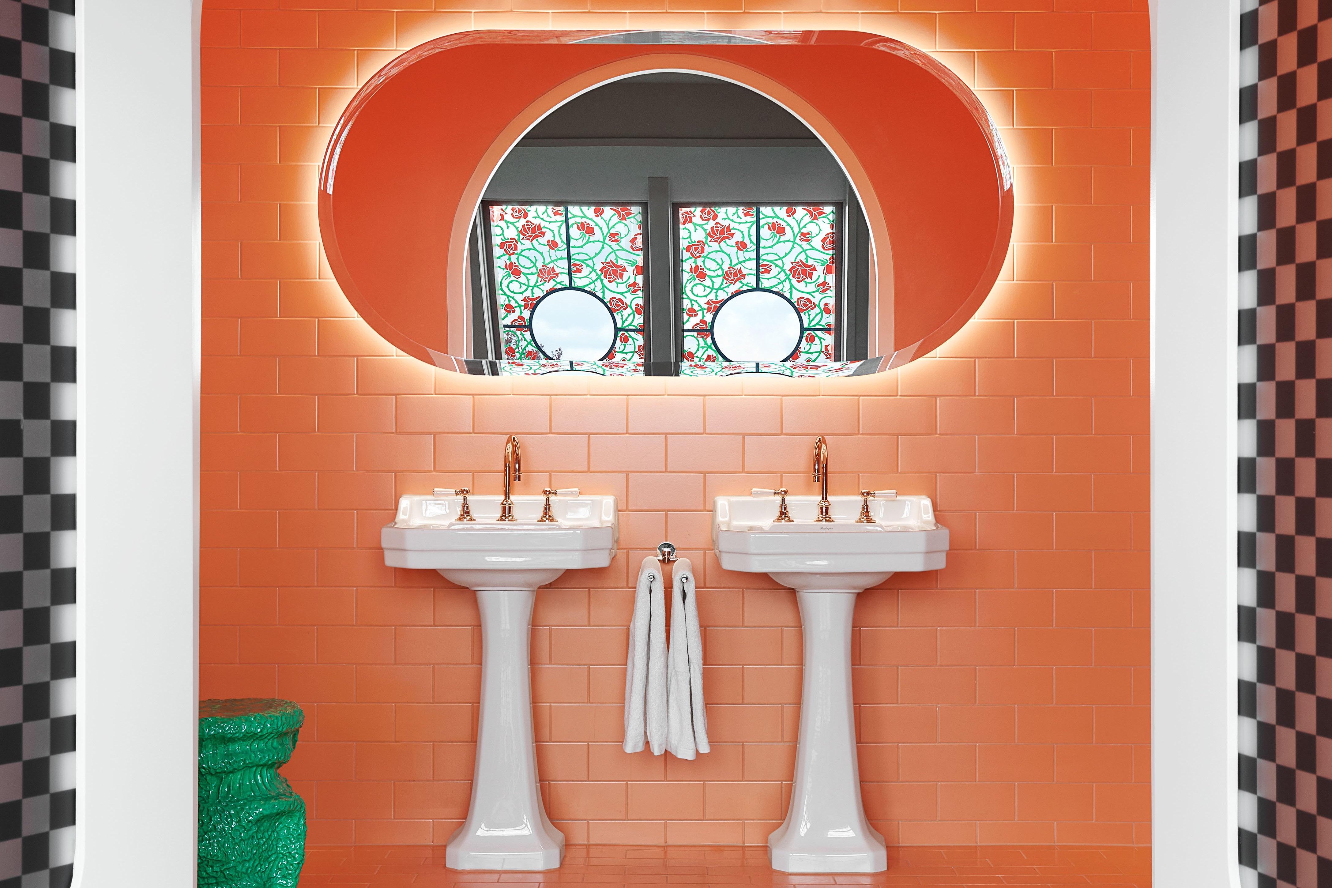 Choose‌ an​ unexpected color palette to⁢ give ⁢character to your eclectic bathroom