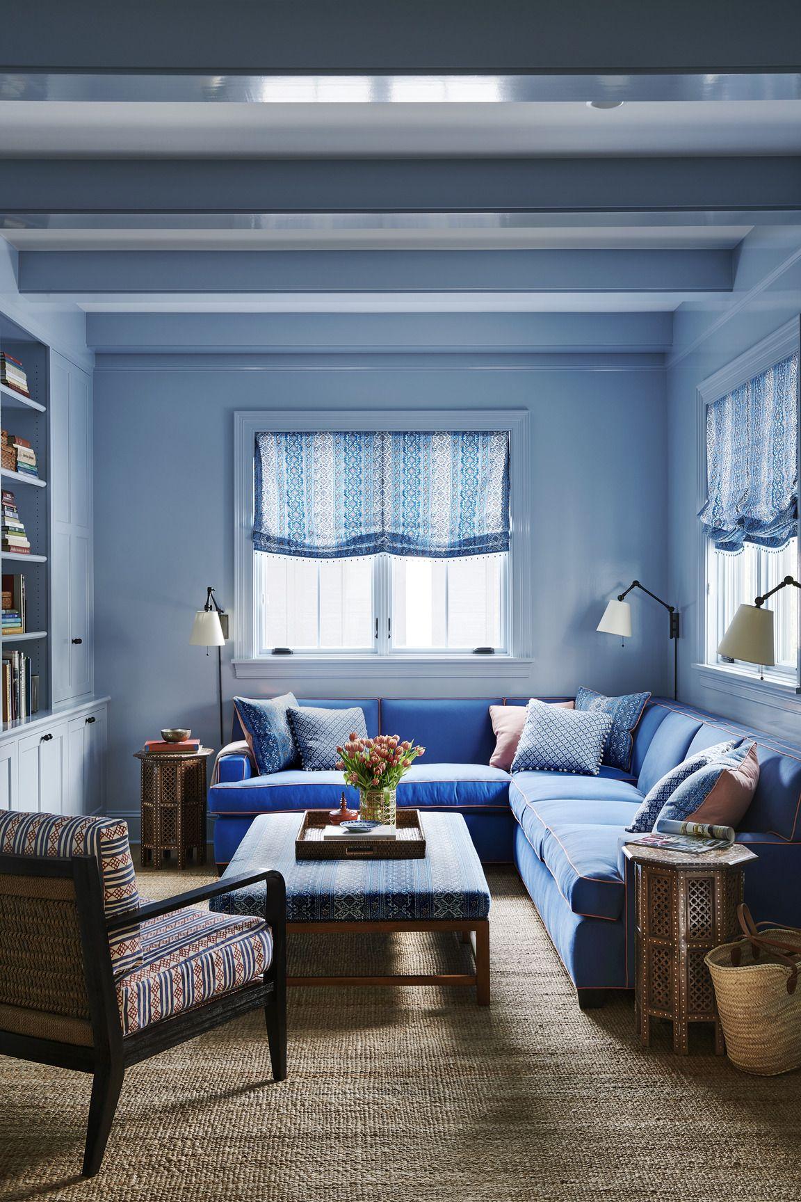 Introduce muted blue furniture for‌ a serene blue ⁢living room atmosphere