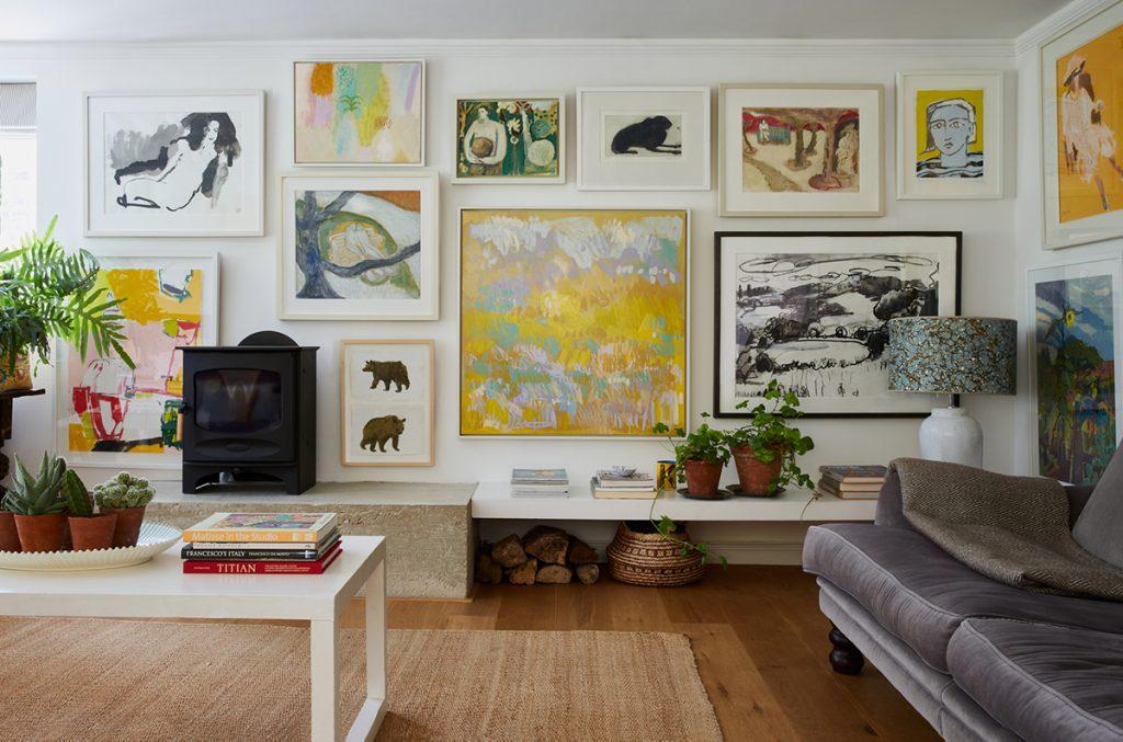 Artistic Living Room: Display your‌ favorite artwork to inspire and engage