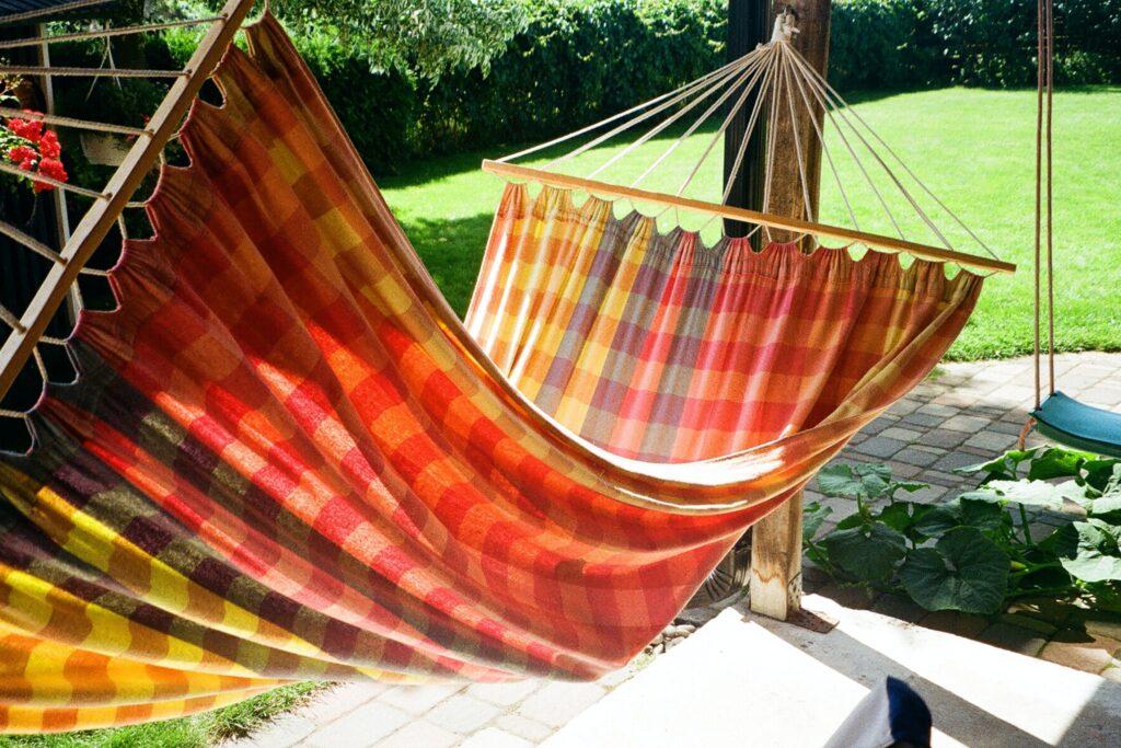 Install​ a hammock for ultimate ⁢backyard relaxation