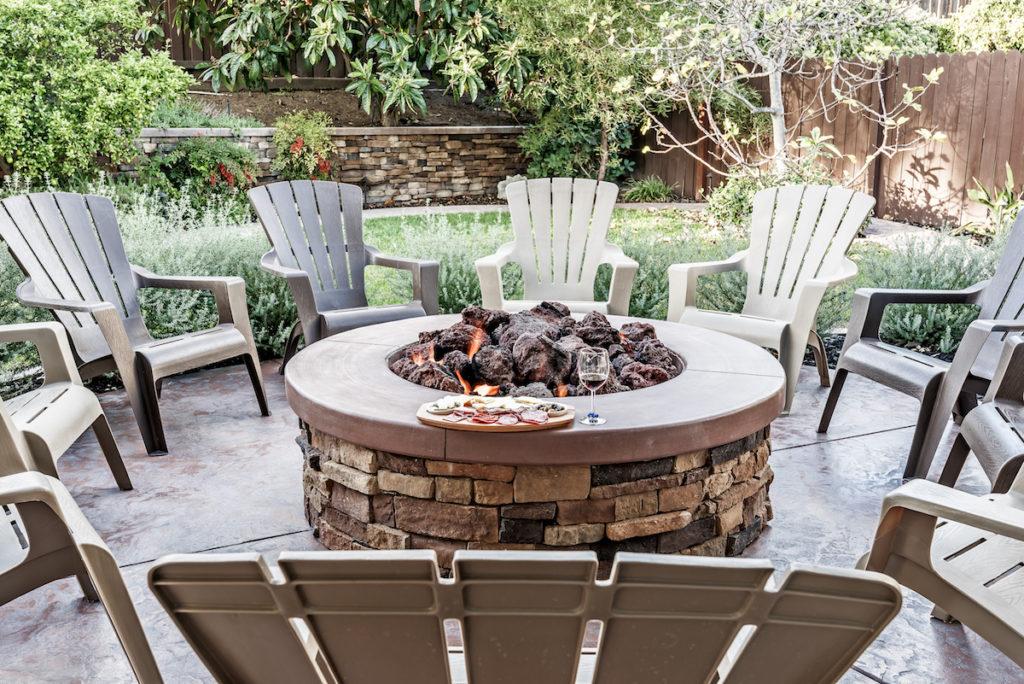 Create a cozy fire⁣ pit for memorable backyard gatherings