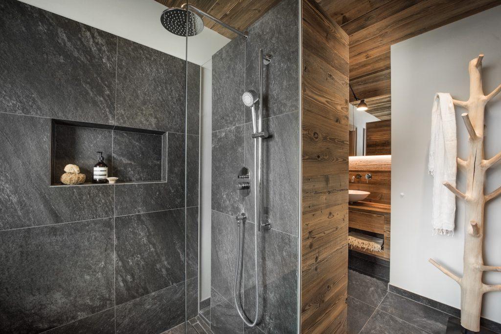 Install underfloor​ heating for warmth in your Chalet Bathroom