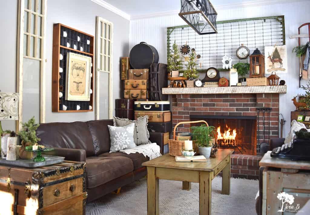 Incorporate vintage pieces to add ⁤character ⁤and history to ⁤your⁤ Living Room ‍design