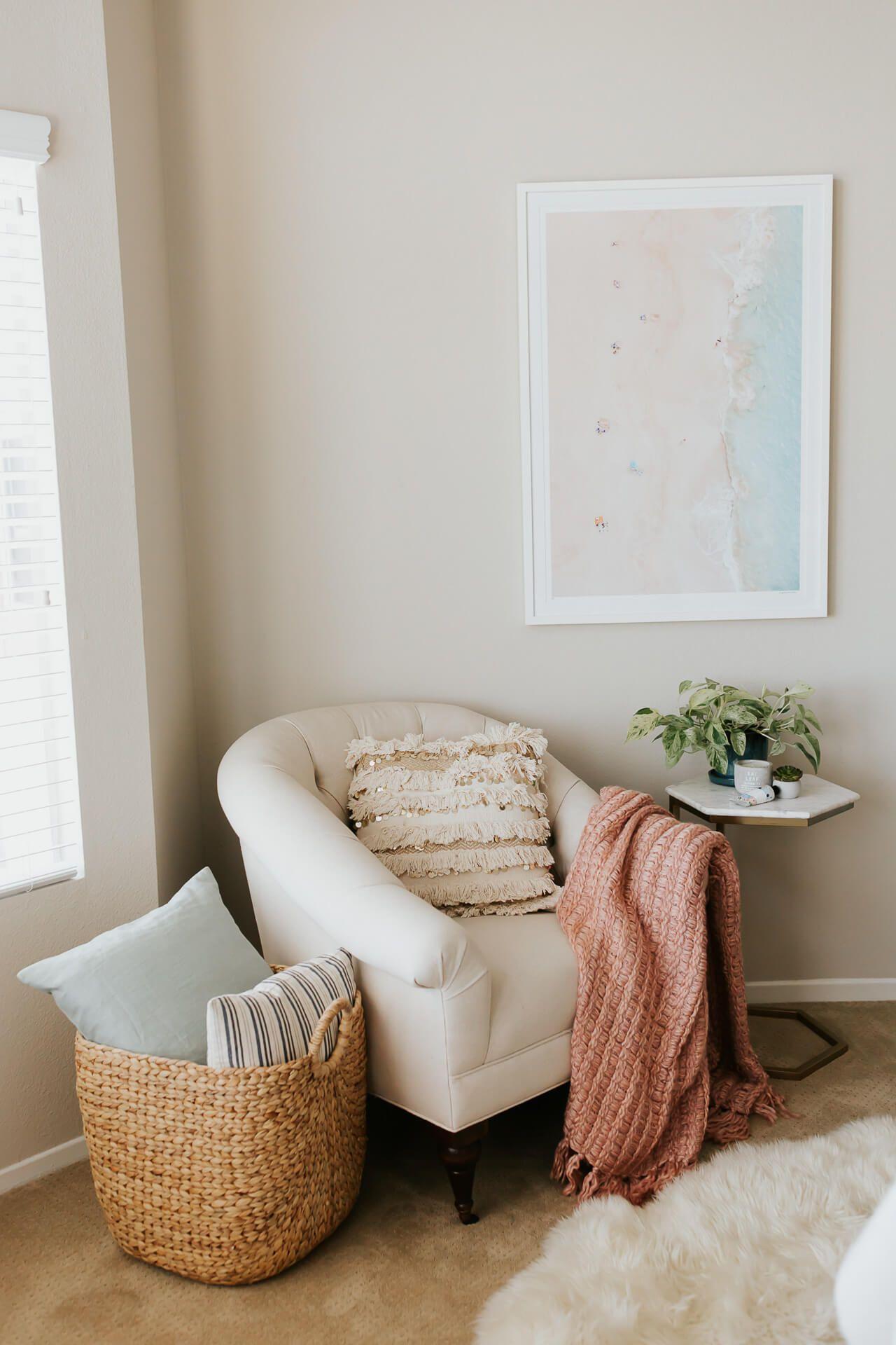 Create a serene reading nook within your minimalist ⁣bedroom sanctuary