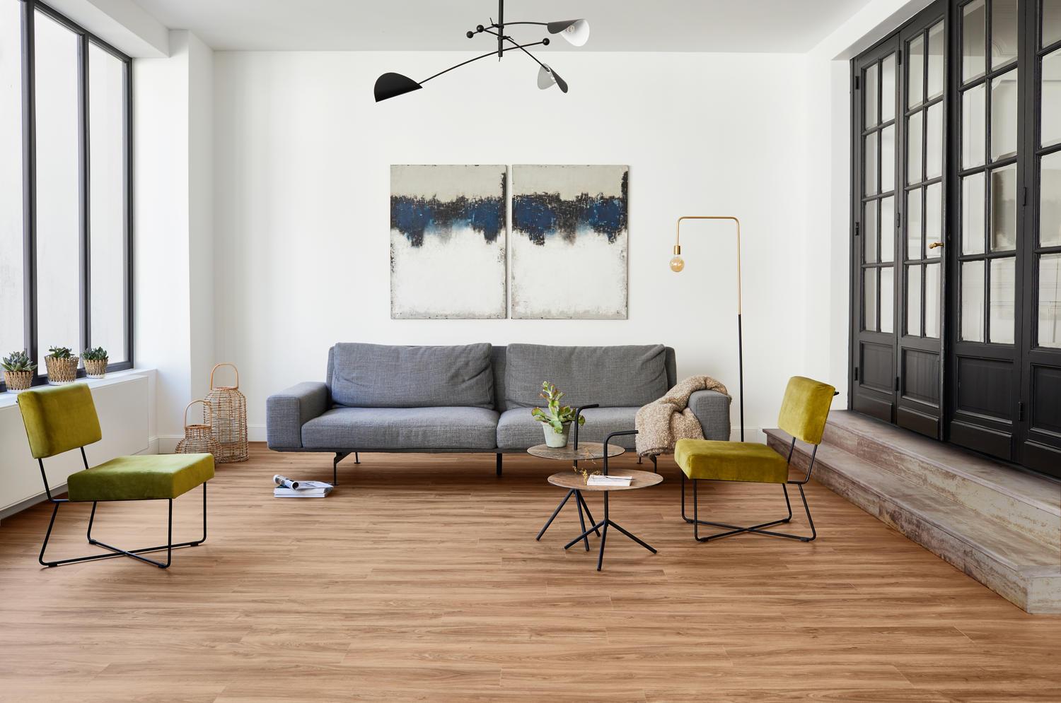 Focus on minimalism ⁤for a sleek, clutter-free interior ⁣design