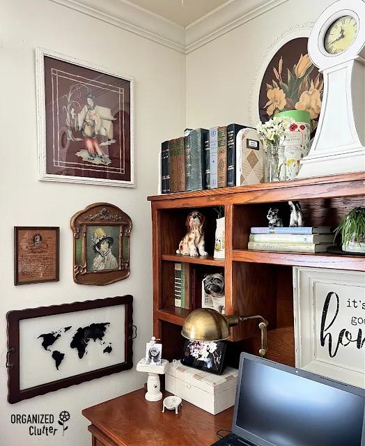 Use open shelving to showcase your vintage ⁣treasures in the living room