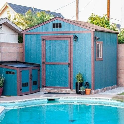 Use bold colors to ⁤paint your backyard shed for visual interest