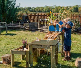 Create a play ‍area for kids in⁤ your backyard