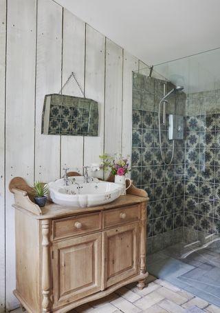 Add warmth ‍with wooden bathroom wall panels; they create a cozy, inviting atmosphere