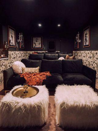 Movie-Themed Living ​Room: Create a‍ cinema-inspired ‍space for film lovers