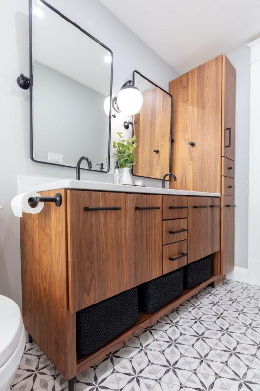 Custom ‌wooden cabinetry can elevate the organization in your ​wooden bathroom retreat