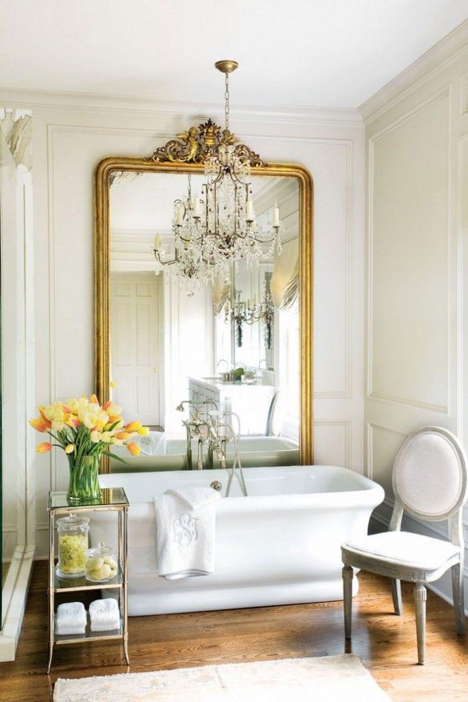 Use ‌vintage mirrors to amplify style and depth in your eclectic bathroom space