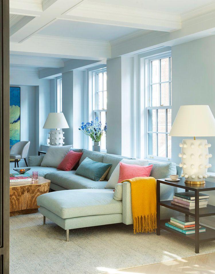 Create a⁤ serene vibe using pale blue ⁢tones in⁤ your living room