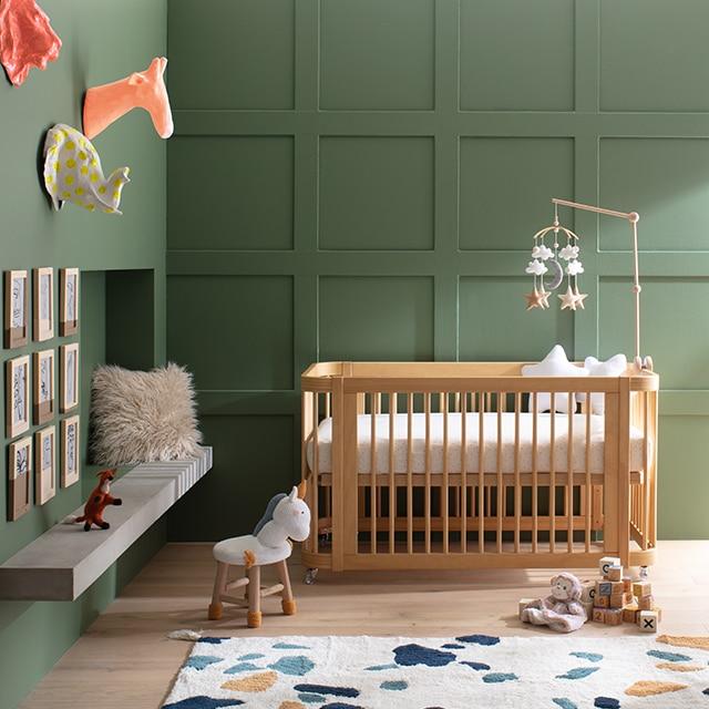 Choose a ⁤minimalist⁣ color palette⁣ to ⁤make⁢ the‍ small nursery feel larger