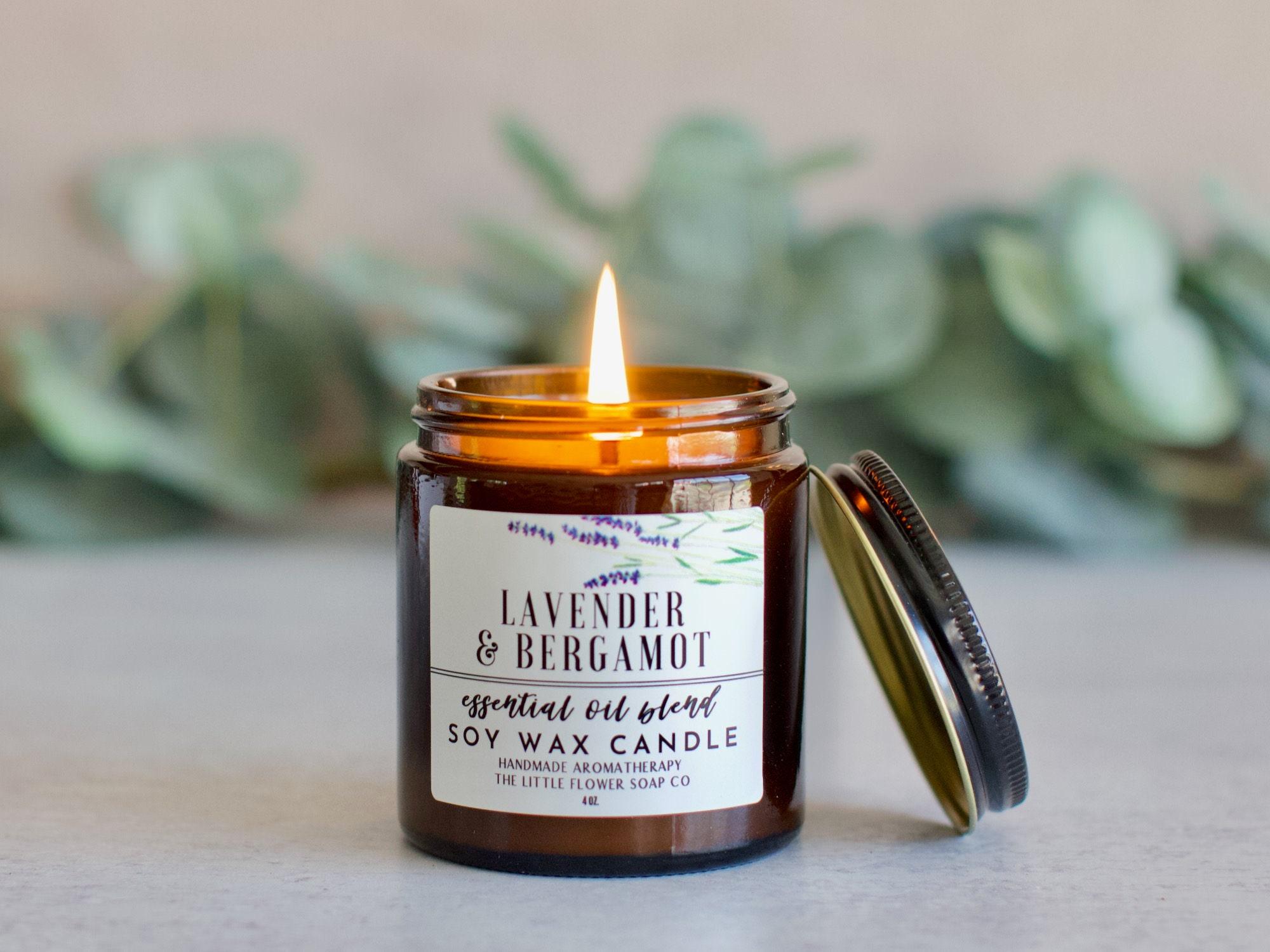 Use soothing scents ⁢with candles and essential oils for a‌ relaxing farmhouse⁣ bathroom⁢ experience