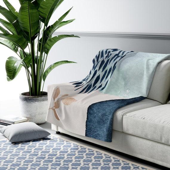 Use blue throws to ‍add ⁢warmth and comfort⁤ to your space