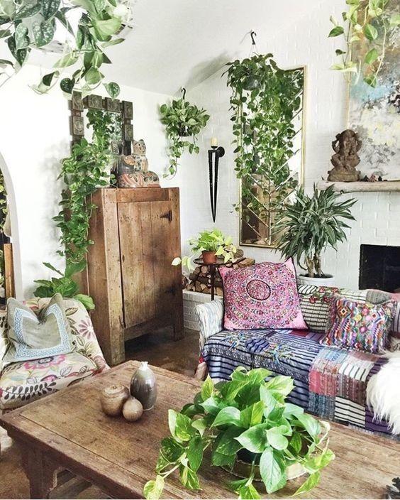 Add potted plants for a touch ‍of nature in ⁢your Boho Living ⁣Room