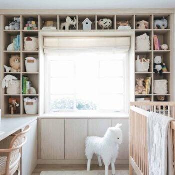 Create a cozy reading ‍nook ​in​ your​ small nursery corner